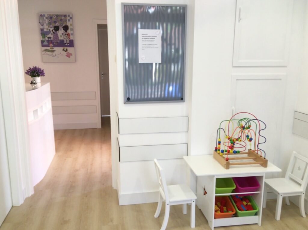 Kinderhoek bij de balie
